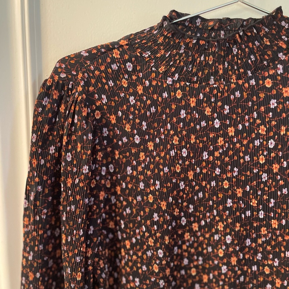 Super cute Floral cropped top! Size S
